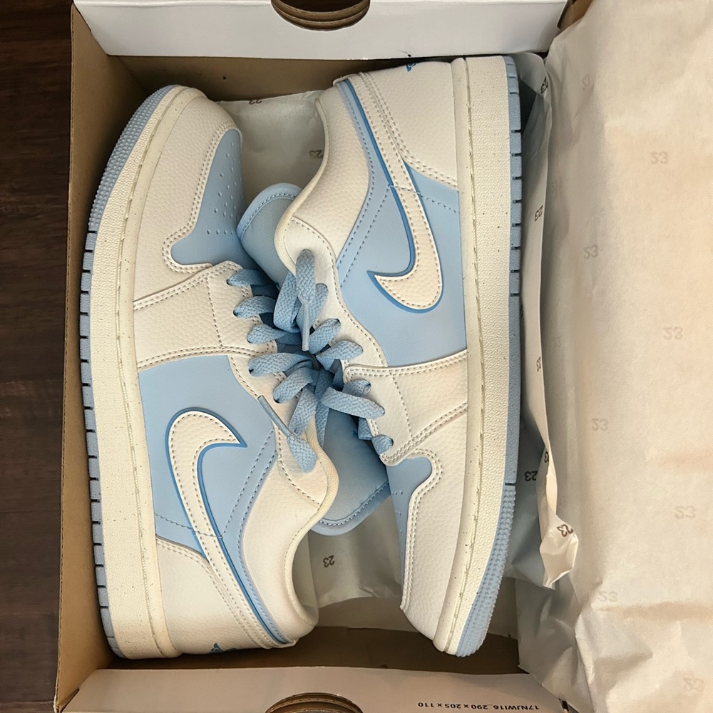 Women’s Air Jordan 1 Low SE Reverse Ice Blue